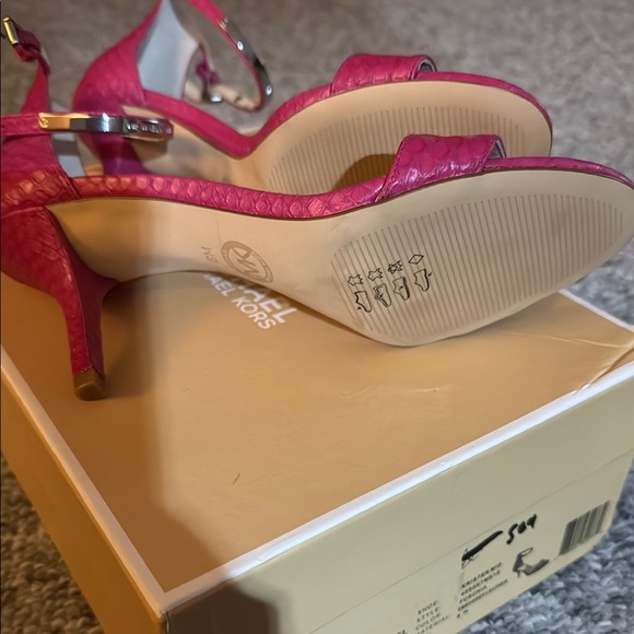 Michael Kors Kristen Mid Heels 8.0 With Gold Details 2.5 Inch Heel - Picture 6 of 7